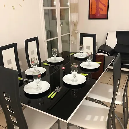 Abisha Apartment *